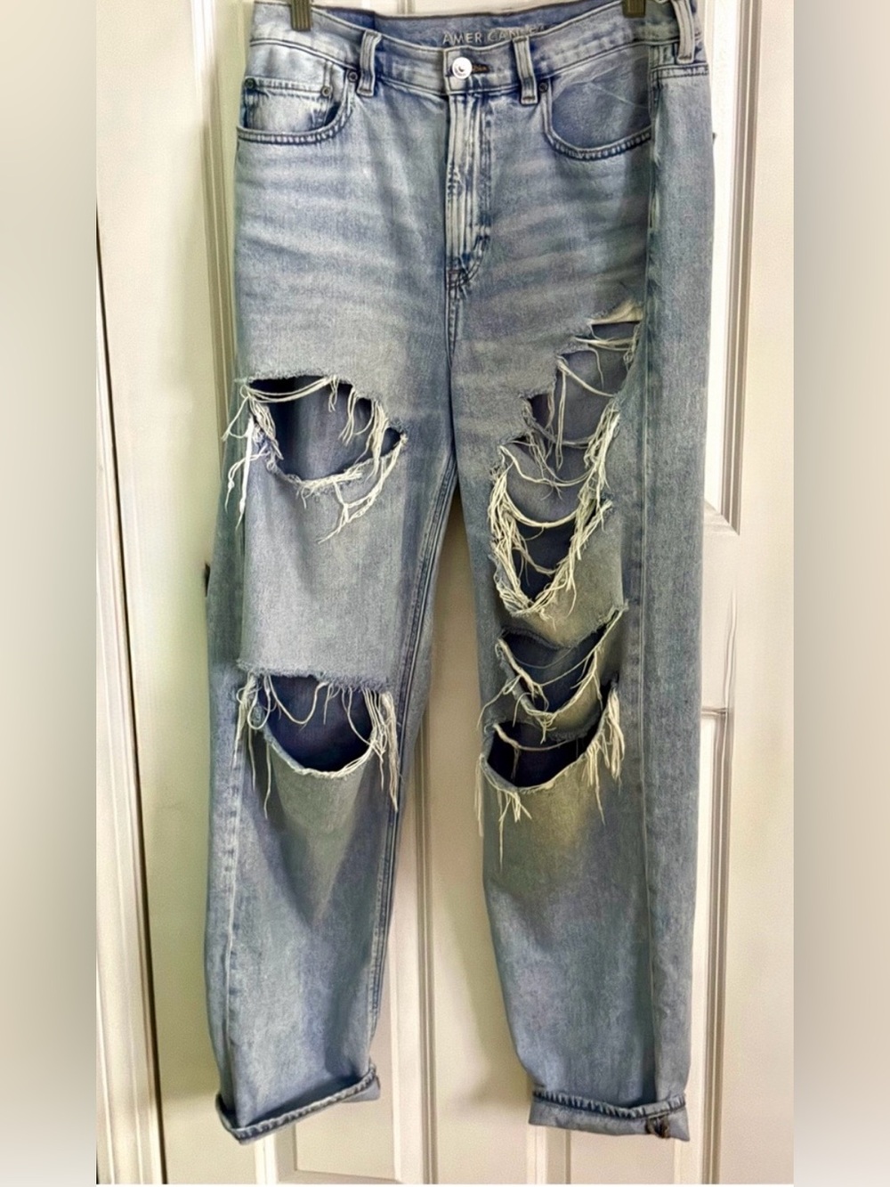 American Eagle Outfitters Light Blue Distressed Boyfriend Jeans